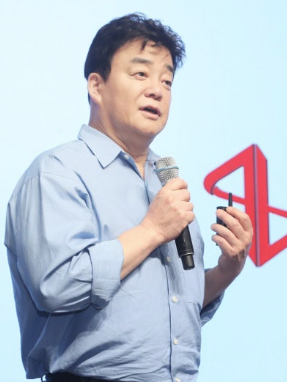   ‘더본코리아’ 주가 1년 새 거래대금 10분의 1…개미들, 백종원 방송 복귀만 기다린다