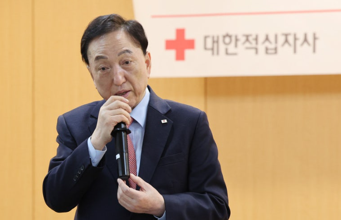 <b>김철수</b> 적십자회장의 <b>인종차별 발언</b> 논란