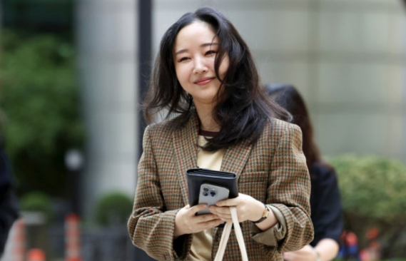  ️ 뉴진스 완패 후폭풍, ‘민희진 카톡 증거’ 인정되며 쏘스뮤직 소송에도 불똥?