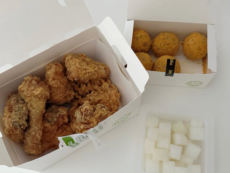 치킨은 포기 못해 BHC 반마리 혼치세트 후라이드 반 뿌링클치즈볼