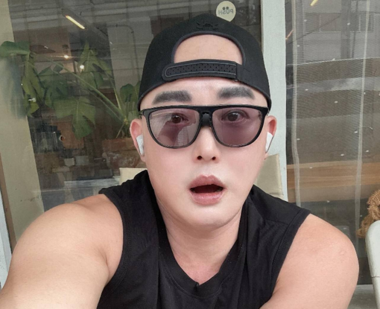 <b>황재근</b>, <b>지연</b>과의 <b>이혼</b>설 <b>해명</b>…“내가 언제 결혼을 했다고요?”