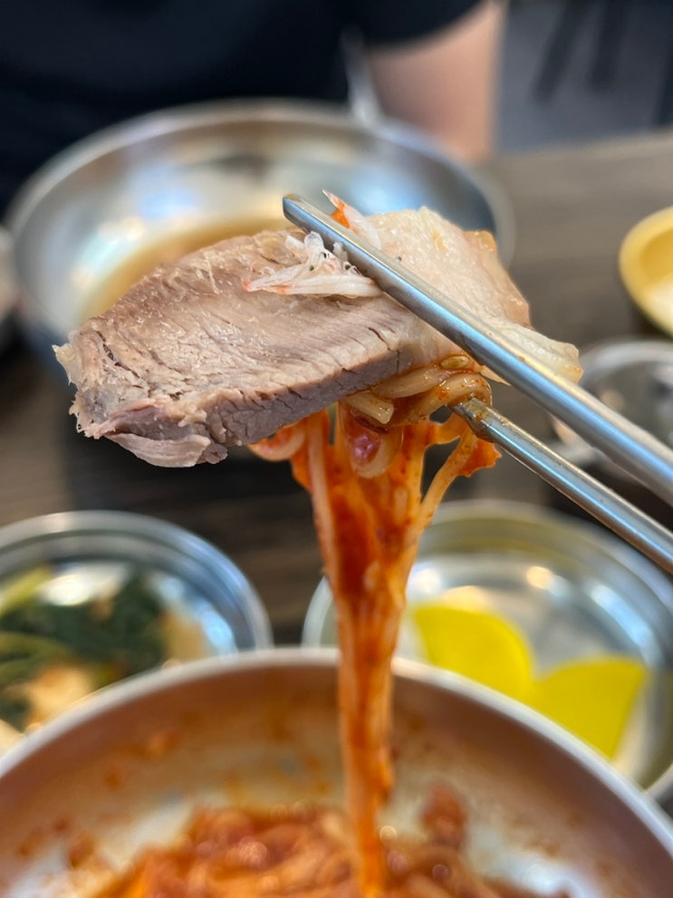  [등촌 멸치국수] 돔베고기 스타일 너무 맛있게 먹고 옴!