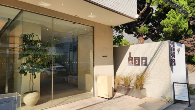  홍대입구역 인근 동교동 분위기 좋은 카페 cafe Co.R 방문 후기