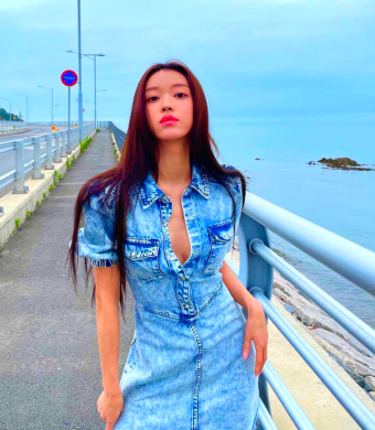 오마이걸 유아, '159cm 맞아?' 각선미 ‘레전드 비율’ 인증 ‘겨울 패....