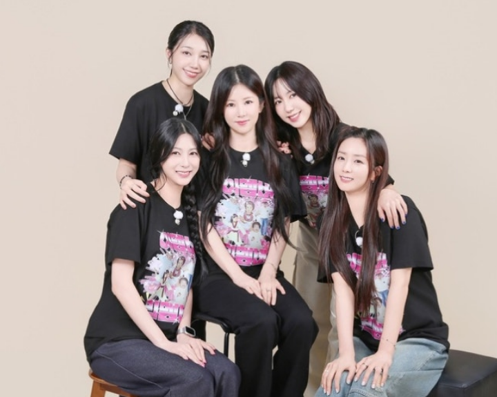 에이핑크, 5인조로 찍은 가족사진 "이 멤버 리멤버" 따뜻한 우정 과시했어요