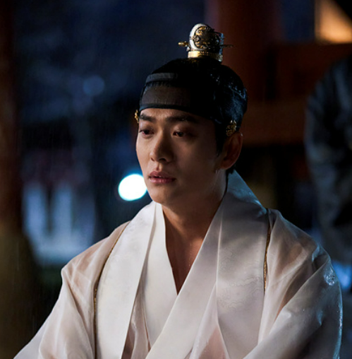  [1화 엔딩 소름] 강태오, 죽은 빈궁과 똑 닮은 김세정과 충격 재회! (이강에는 달이 흐른다 2화 관전 포인트)