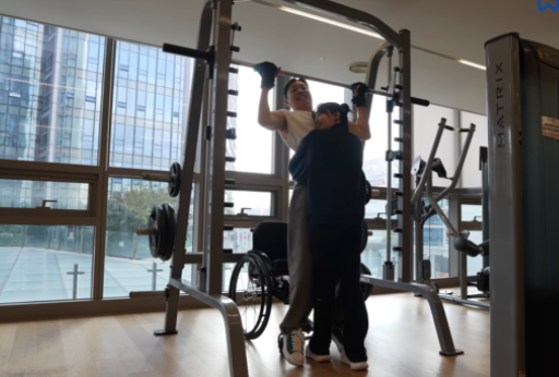   ‘하반신 마비’ 박위, 11년 만에 두 발로 섰다… 아내 송지은 품에 “그냥 안아줘” (위라클)
