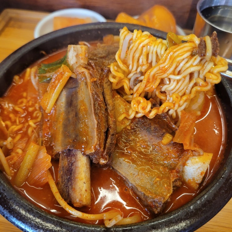  송리단길:[육장정] '육갈라면 후기'