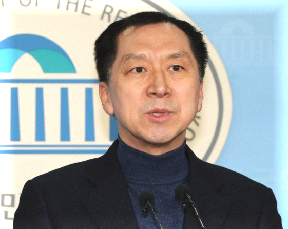 김건희 <b>압수수색</b>에서 <b>로저비비에</b> 가방과 <b>김기현</b> 아내의 감사... 