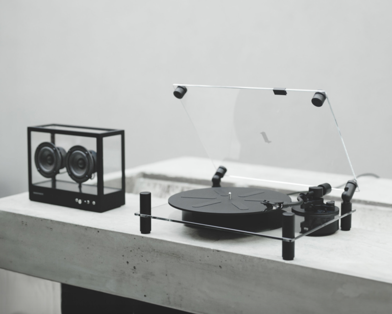 유리 위의 아날로그 소리 – 트랜스페어런트 턴테이블 (Transparent Turntable)