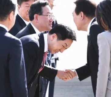 김기현의 명품 가방 선물 논란, 윤석열-김건희와의 관계를 엿보다