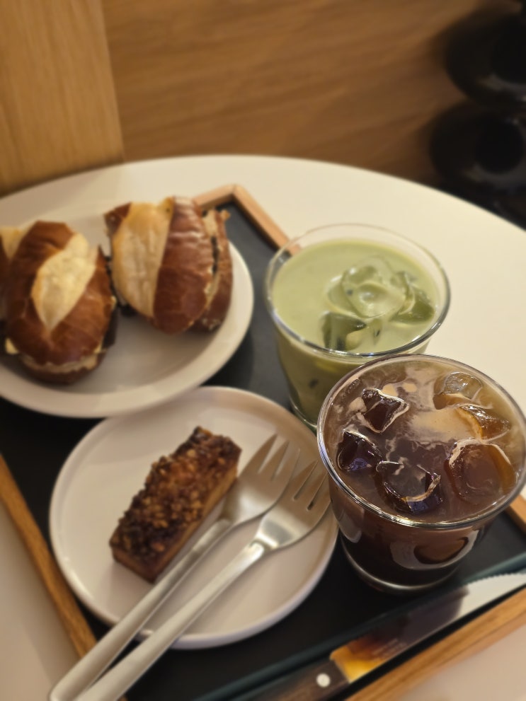  서울대입구 카페 제일공간 방문기｜구움과자 향이 가득한 감성 디저트 공간