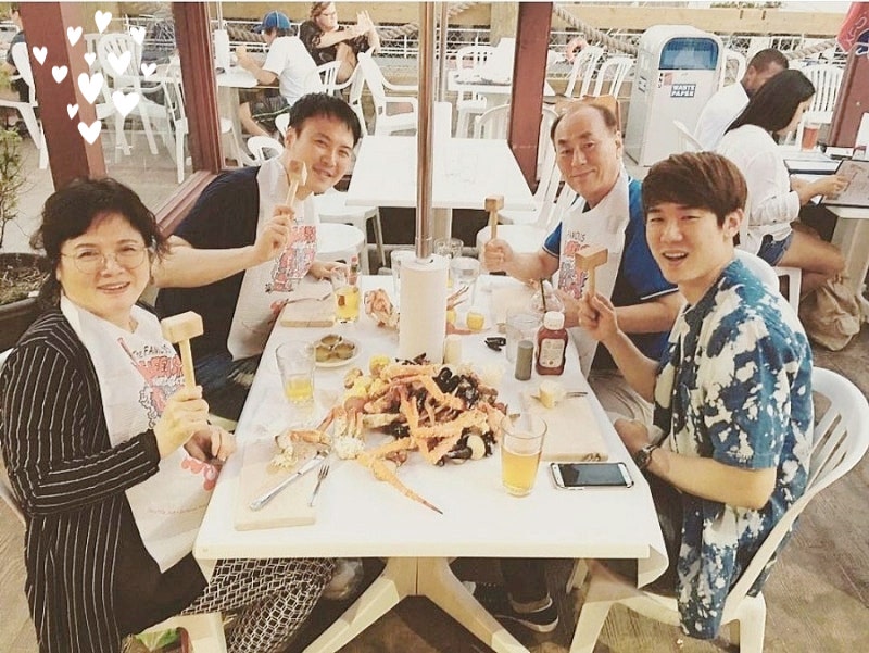 Yoo Yeon-seok's family: A father who is a professor from Seoul National University and a Gyeongsang-do upbringing