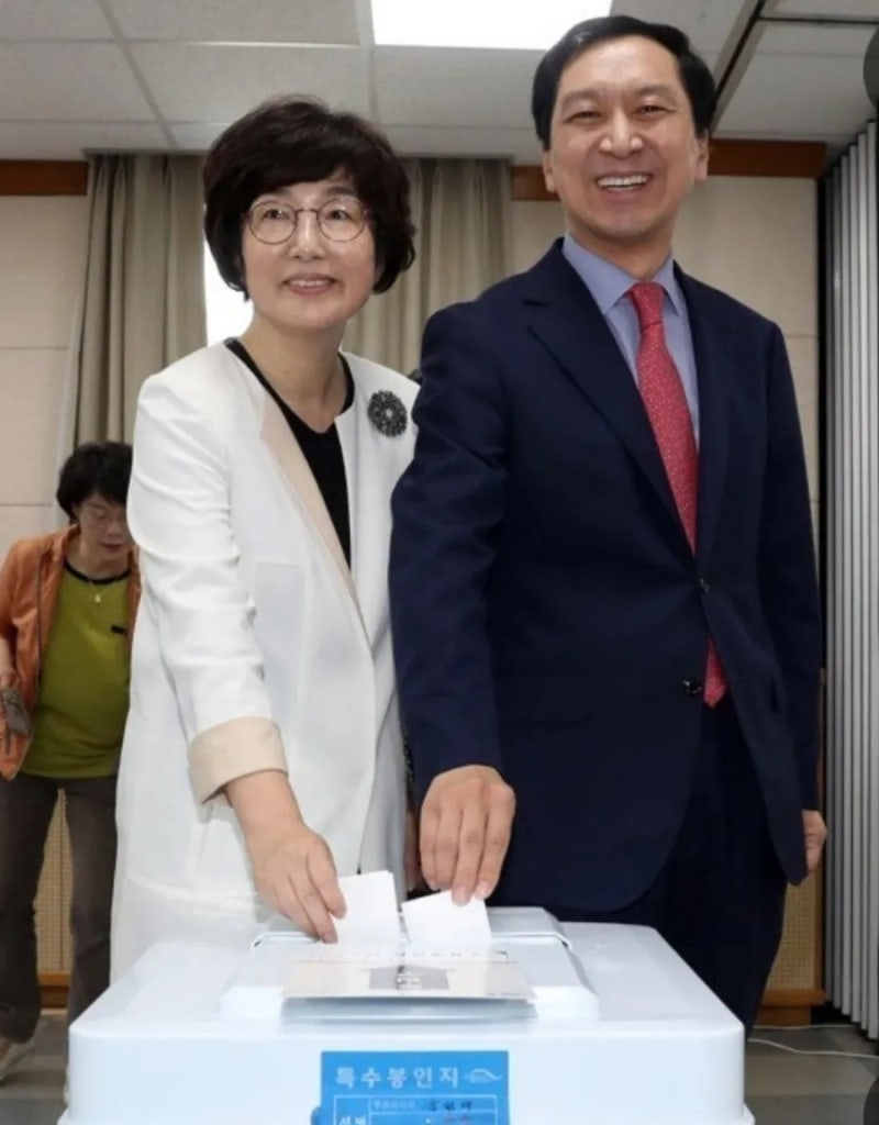 김기현 “아내, 김건희에 클러치백 선물…의례적 인사일 뿐”