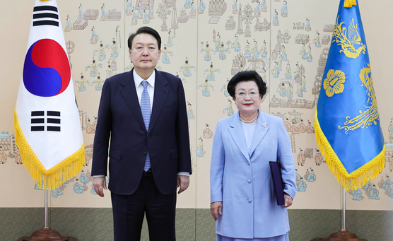 '<b>금거북이</b>'는 알지만, '<b>청탁</b>'은 모른다?…<b>이배용</b>의 황당한 변명