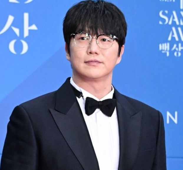   “14년 전 같이 일한 직원의 고백” — 성시경을 둘러싼 믿음과 상처, 그리고 흔들리지 않은 평판