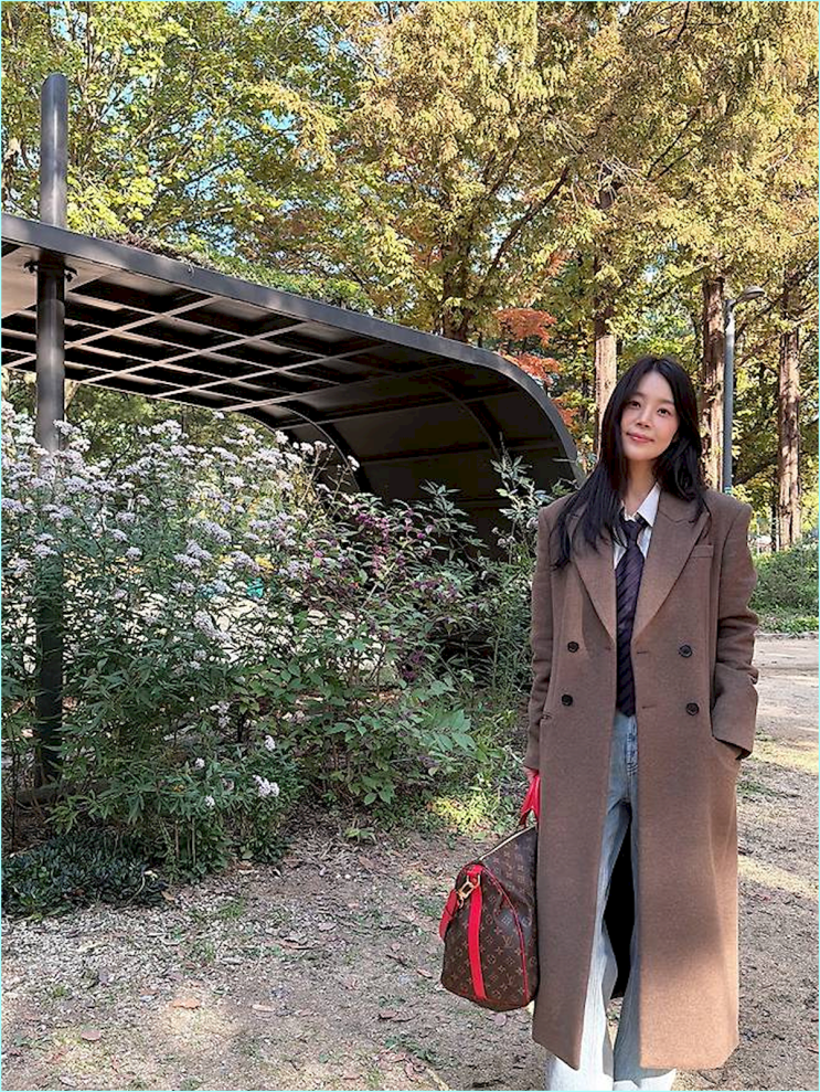  한지혜가 가을 공원에 넥타이를 매고 나타난 이유