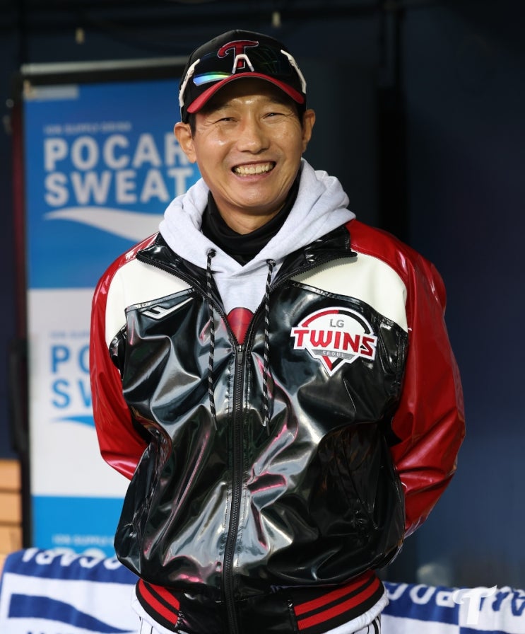 초대형 <b>재계약</b>! KBO 프로야구 역대 최초 <b>30억</b> <b>감독</b> 등극