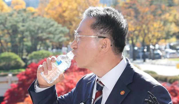 국민 상대 사기치는 <b>정성호</b> 법무부 장관은 즉각 <b>사퇴</b>하라