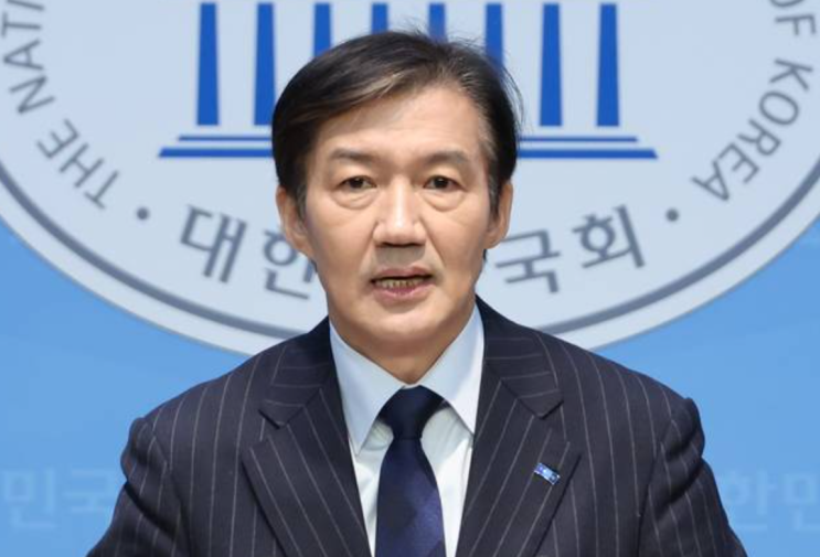 <b>조국</b>, <b>조국</b>혁신당 <b>당대표 출마</b> 선언.. “과거의 <b>조국</b>은... 