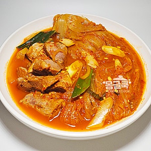 사태김치찜 레시피｜돼지고기 사태 넣고 푹 끓여 낸 김치찜 만들기