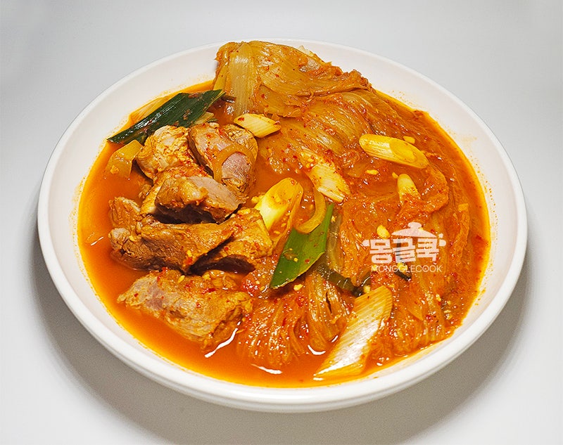 사태김치찜 레시피｜돼지고기 사태 넣고 푹 끓여 낸 김치찜 만들기