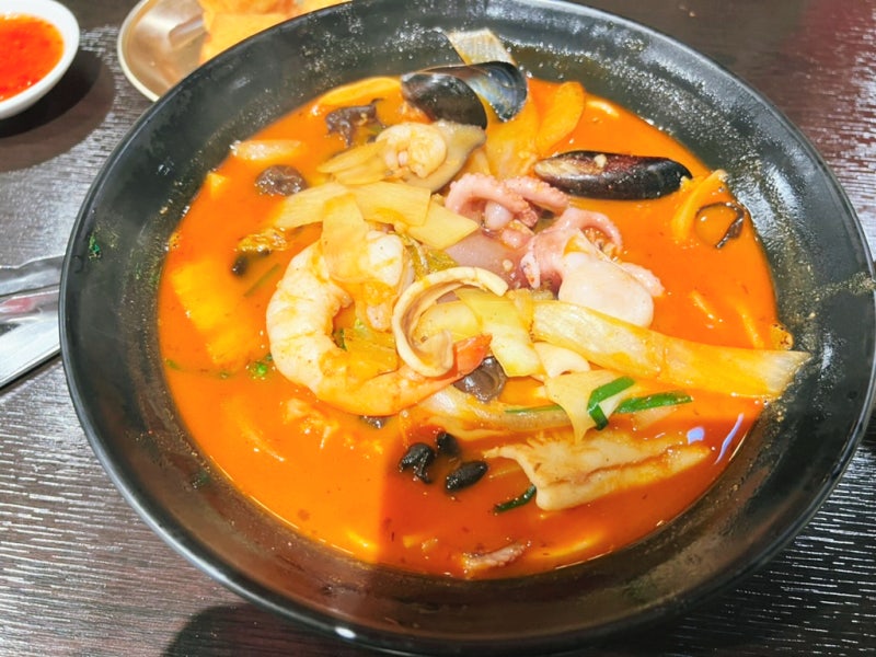 Lotte World Mall_Manok's beef jjambbong and beef jjajangmyeon are delicious 14