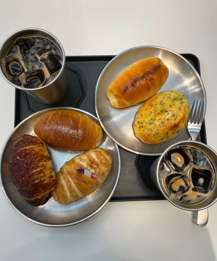  르세라핌도 반한 소금빵 맛집 오시오카페 아이파크몰용산점