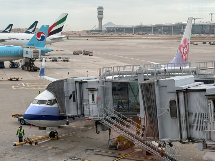  홍콩 공항 출국 플라자 프리미엄 라운지 중화항공 홍콩에서 가오슝 후기