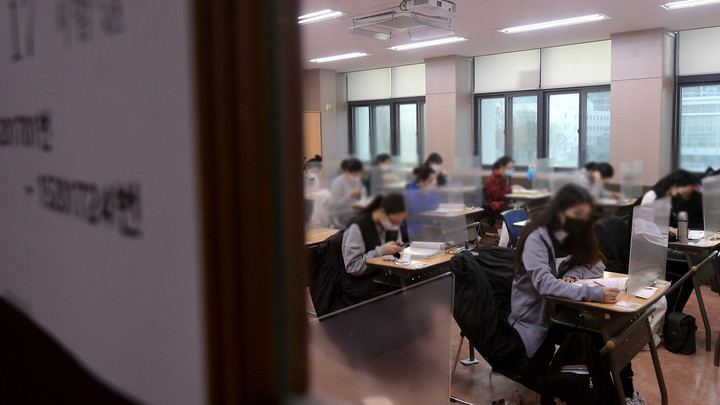 ‘2026 <b>수능</b> 유의사항’…<b>예비소집</b>부터 반입금지 물품 꼭... 