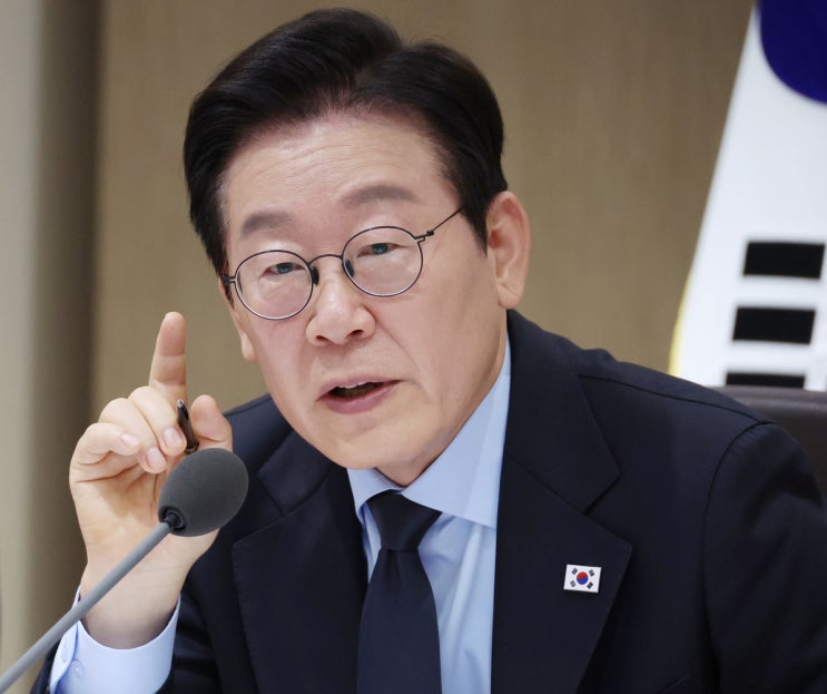 '<b>내란</b>협조 <b>공직자 조사</b>' TF 제안…李대통령 "당연히 해야 할 일"
