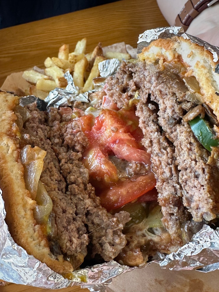  압구정 햄버거 맛집 미국감성가득 파이브가이즈 후기