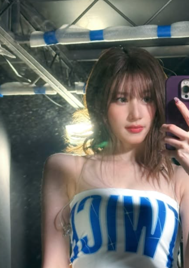 트와이스 사나, ‘속옷 노출?’ 착시 부른 파격 의상…월드투어 비하인드 공개