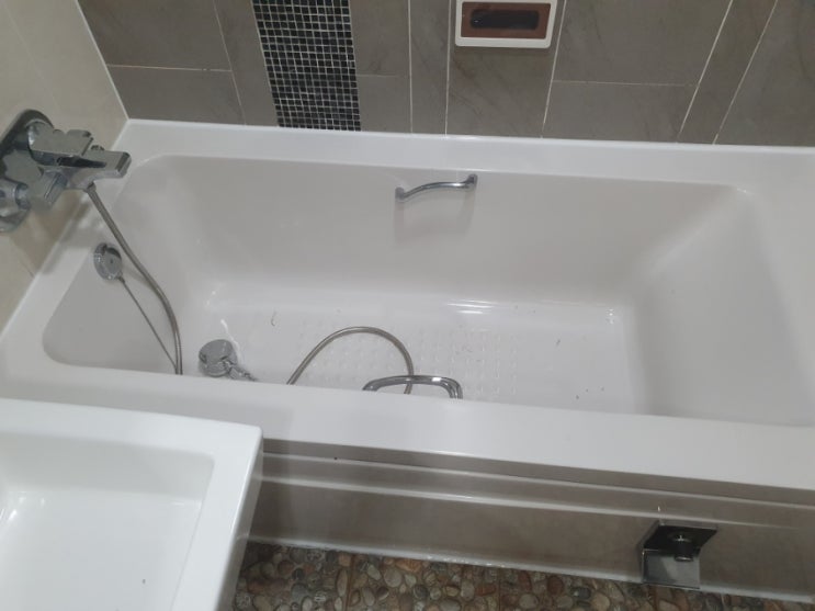  부산 북구 화명동 롯데캐슬카이저 욕실 화장실 실리콘 재시공