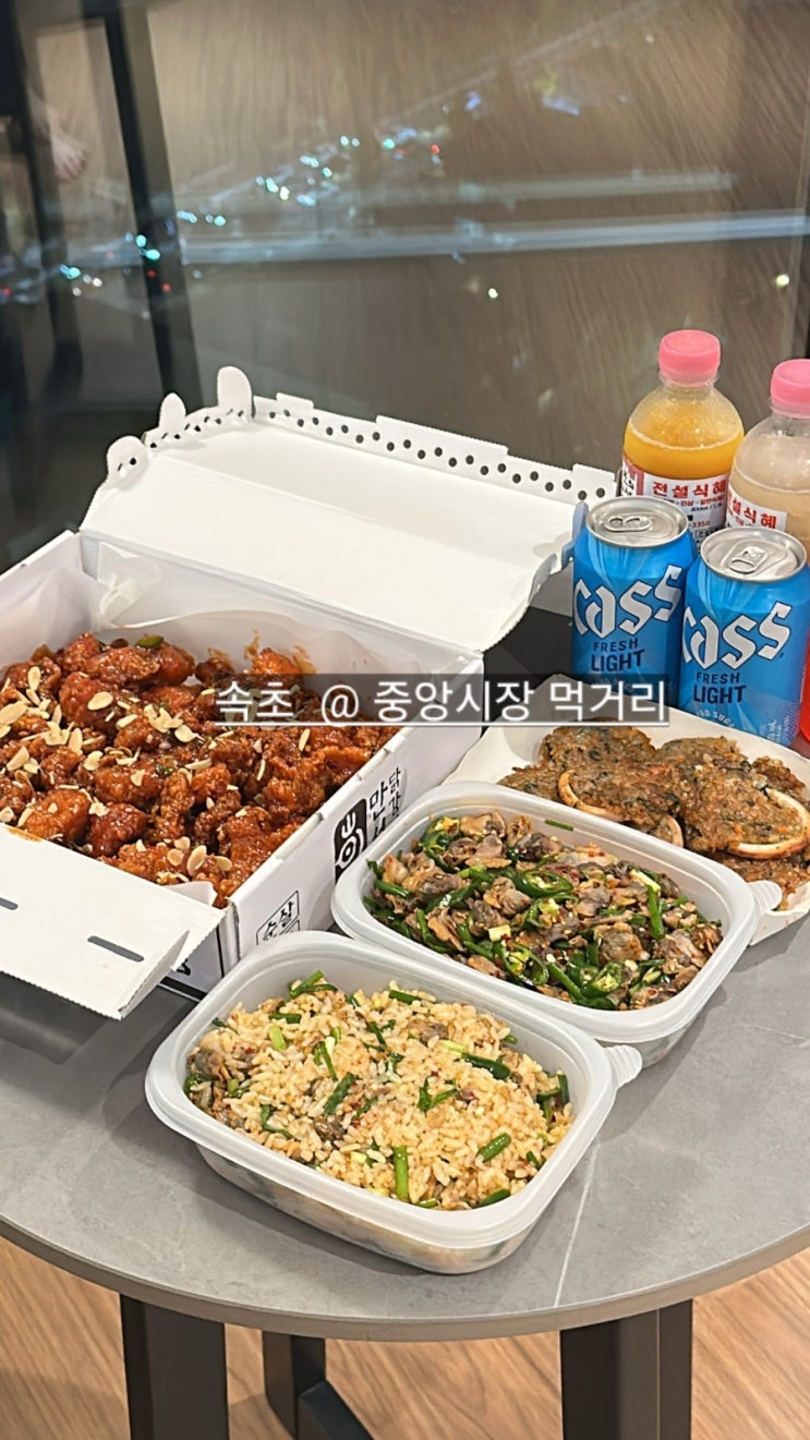  강원도 속초 중앙시장에서 테이크 아웃으로 먹기 좋은 음식들 ! 만석닭강정 , 오징어순대 등