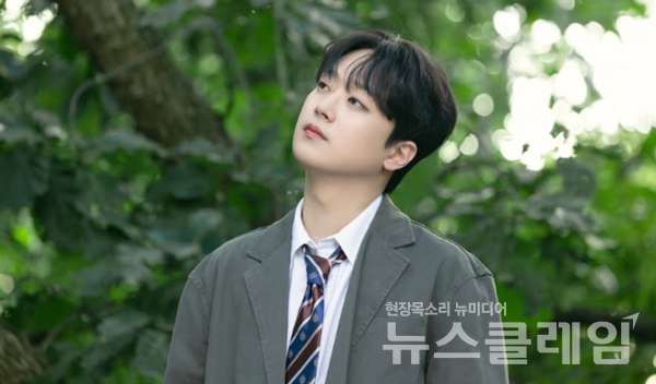무대에서 마운드로, <b>이찬원</b> '<b>최강 야구</b>' <b>캐스터</b>로 출격
