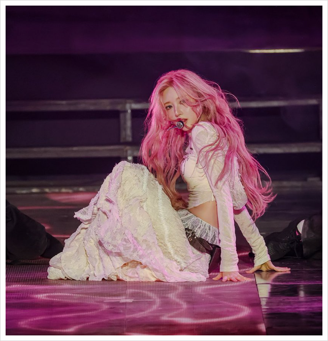 Gaeul Falls into a Pink Mood: IVE Gaeul Solo Performance Research