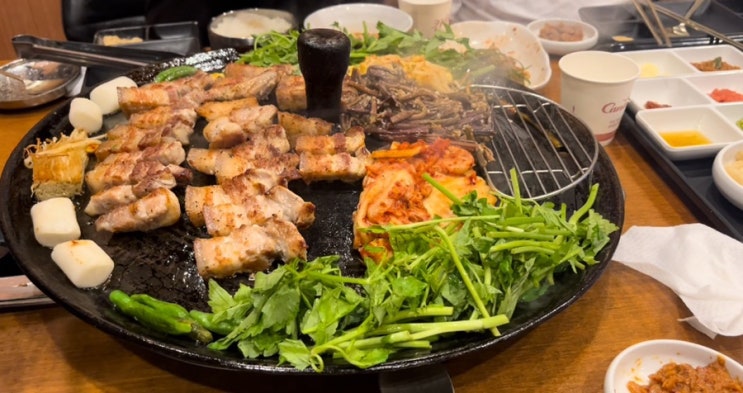 삼겹살 맛있고 룸이 있어 회식장소로도 좋은 복대동 삼겹살 맛집_구워주는 만재네고깃집