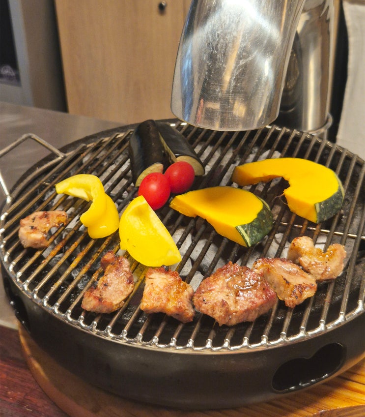  서울 성수역 '메종성수돈' 꽃목살의 마블링, 부드러운 식감 소고기와 비슷한 맛과 육즙 고기맛집