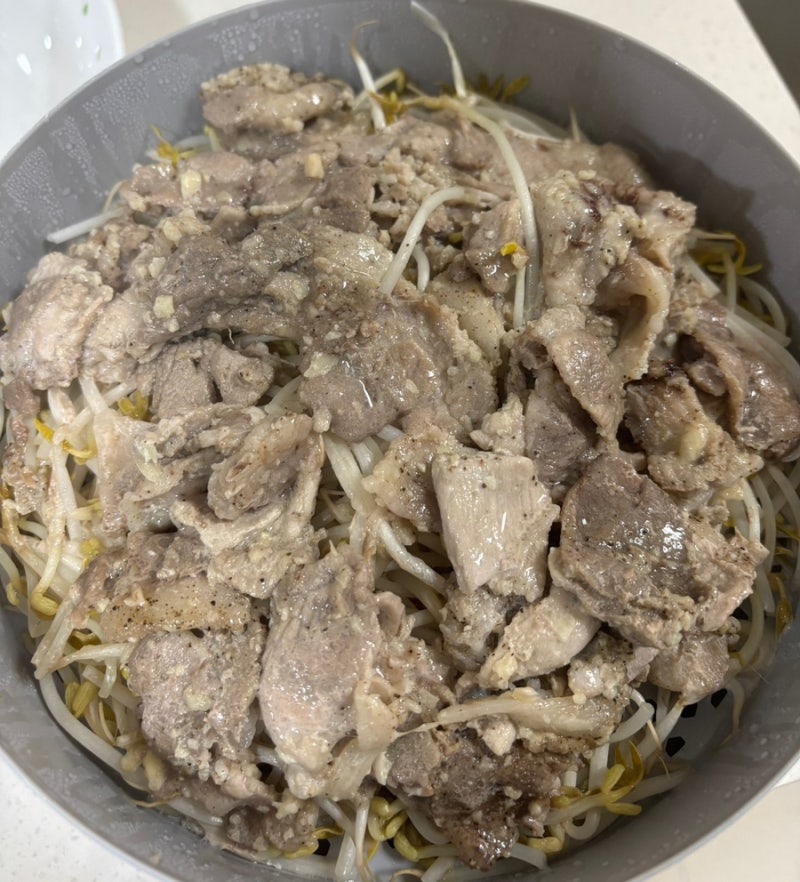 [요리] 전자렌지 만능찜기로 10분만에 만드는 초간단 앞다리살야채찜 / 전자렌지 앞다리살 야....