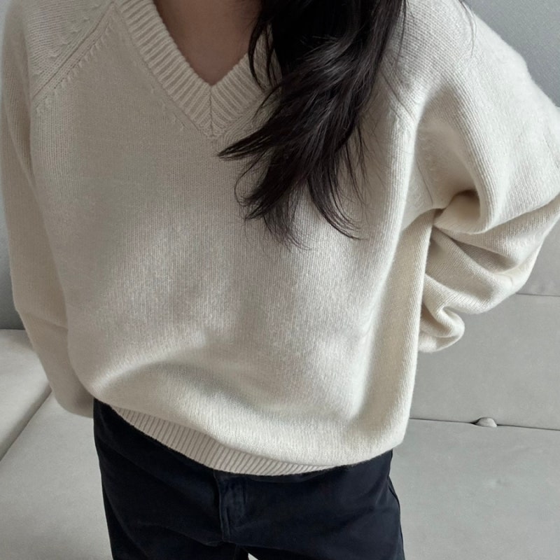 던스트 브이넥 니트 아이보리 후기• UNISEX SOFT VOLUME V-NECK