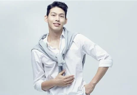 가수 UN 출신 <b>최정원</b>, <b>스토킹 혐의</b>로 검찰 <b>송치</b>…“연인 갈등... 