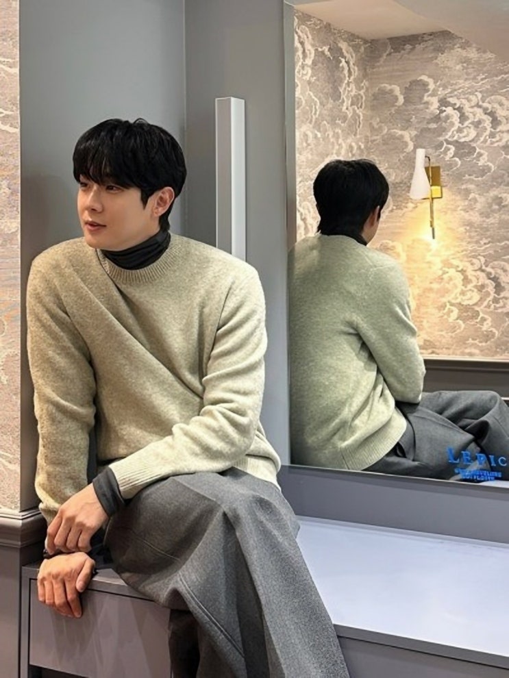  “이 3명만 보면 된다..” 변우석 뷔 최우식 남자 니트 코디법