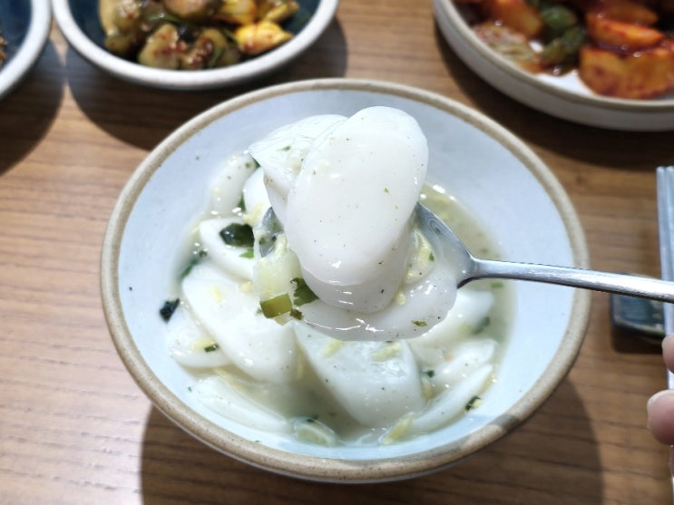  간편하게 즐기는 떡국 한 그릇, 청미식품 참주리떡 즉석 밀키트