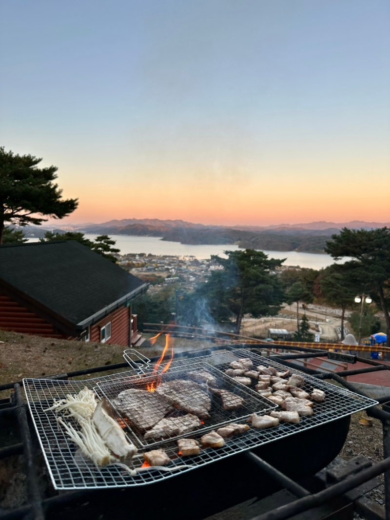 예산여행-봉수산자연휴양림_숲속의집 단풍나무에서 예당호를 내려다보는 잊지 못할 멋진 풍....