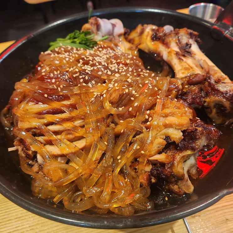  대형 TV가 있는 스포츠 관람하기 좋은 동탄역 맛집 '마왕족발'