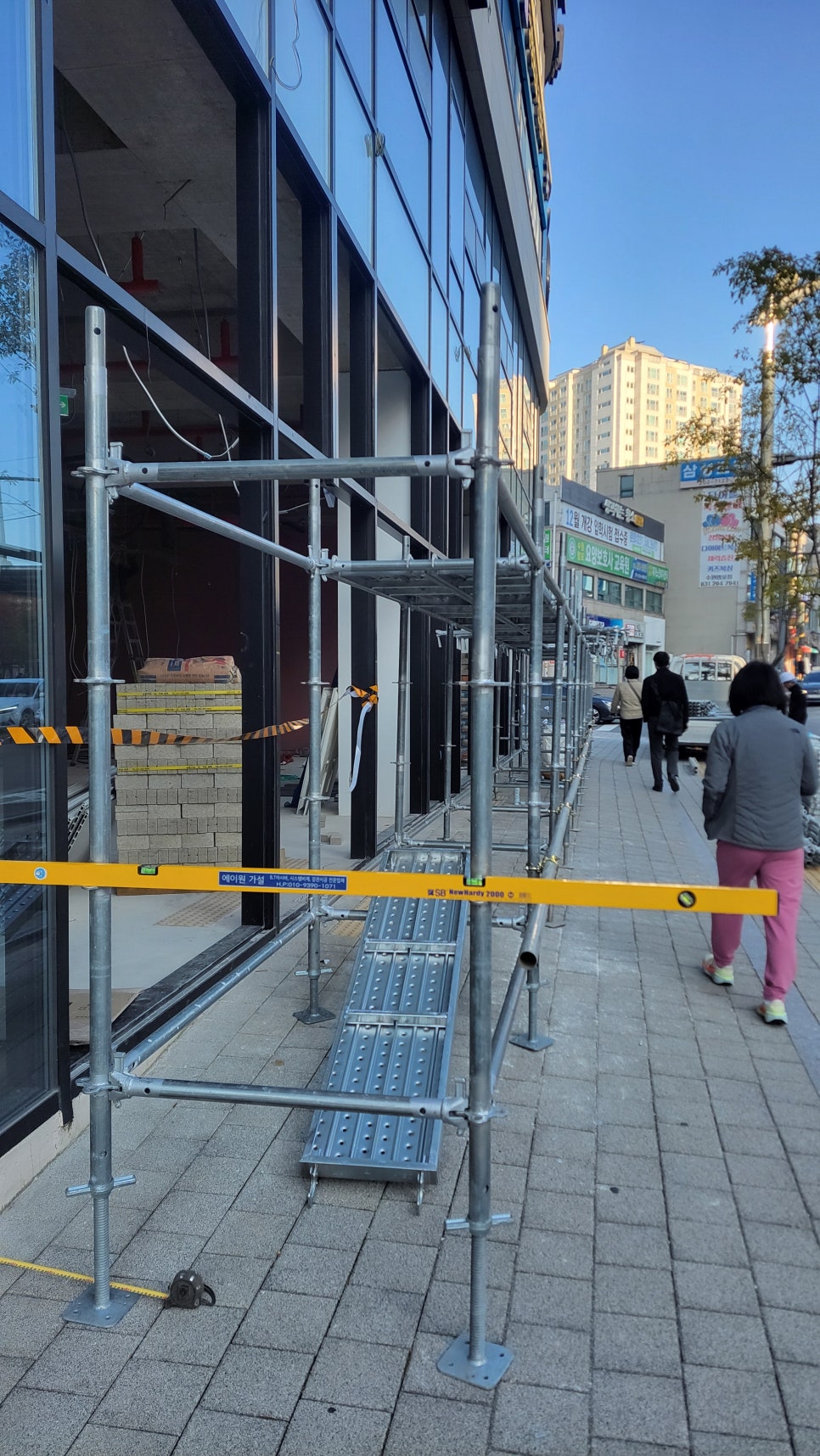 수원 시스템비계 KFC 인테리어 공사 현장 안전 확보를 위한 설치 사례