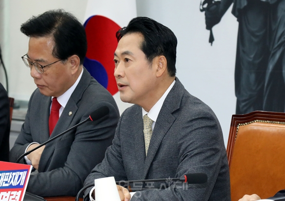 <b>장동혁</b>, “<b>히틀러</b>의 망령이 어른거린다”