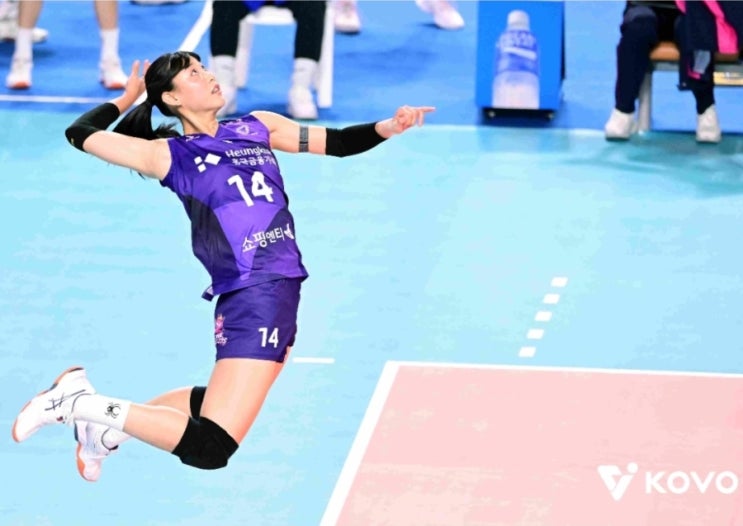  흔들리는 정윤주, 김연경의 우산에서 벗어나야 한다.