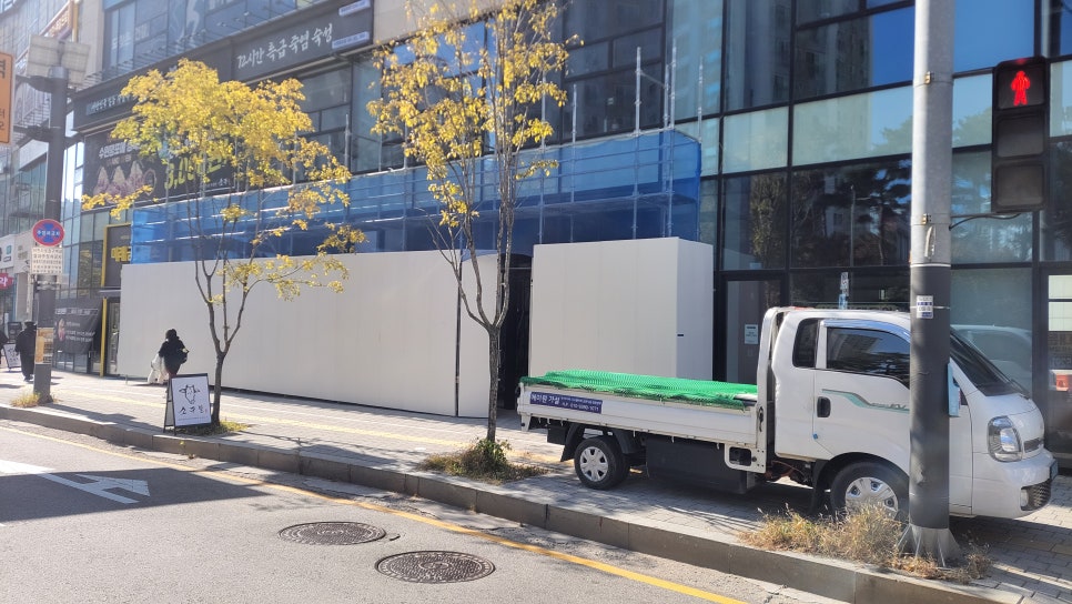 수원 시스템비계 KFC 인테리어 공사 현장 안전 확보를 위한 설치 사례